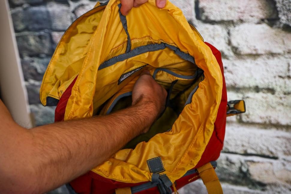 Evoc Mission 22 Backpack Red