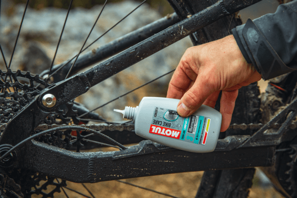 Motul Chain Lube Wet Tour De France Zincir Yağı 100ML 111451 - Görsel 3