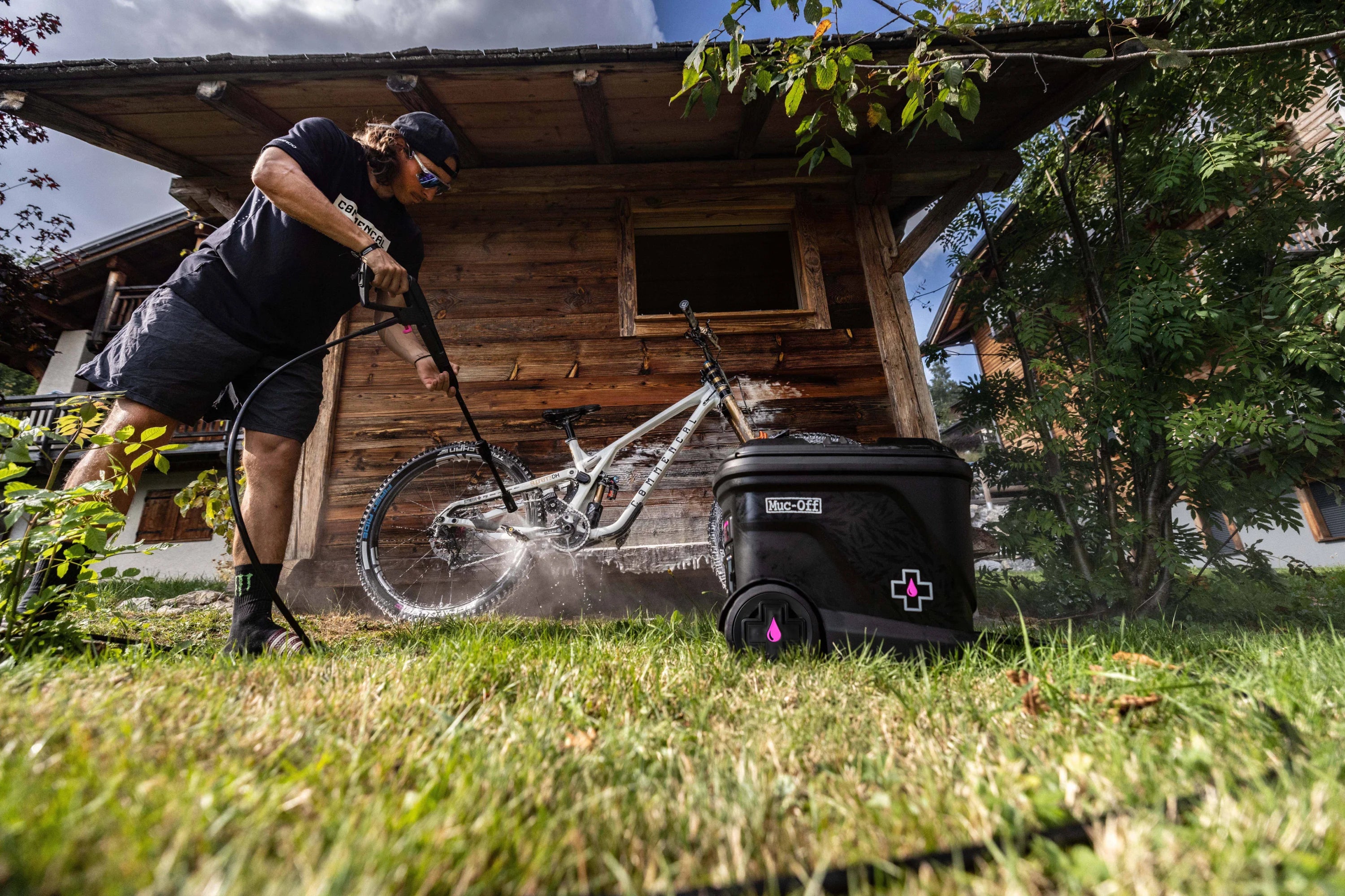 Muc-Off Mobile Pressure Washer Starter Bundle Şarjlı Basınçlı Yıkama Makinesi Başlangıç Paketi 21116