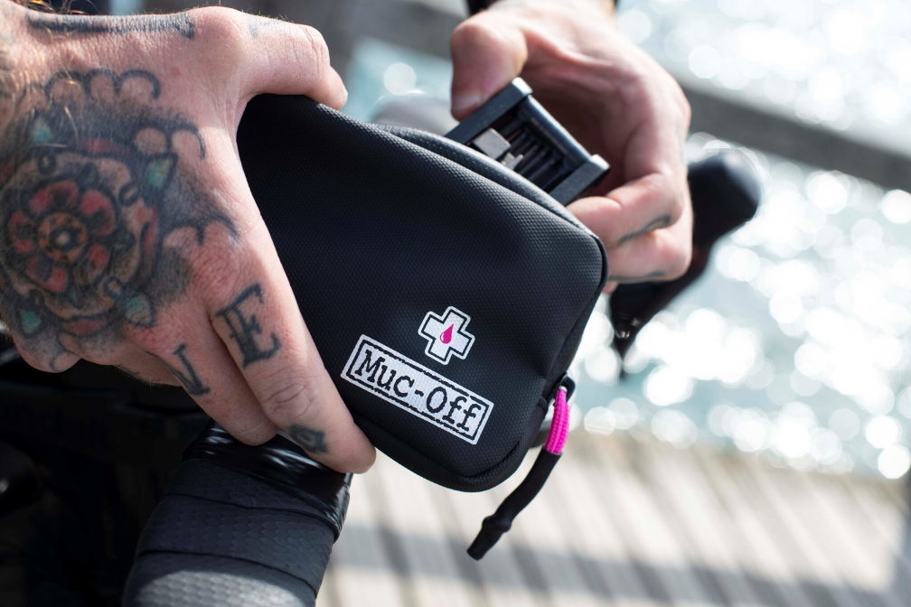 Водонепроницаемая сумка Muc-Off Rainproof Essentials Case