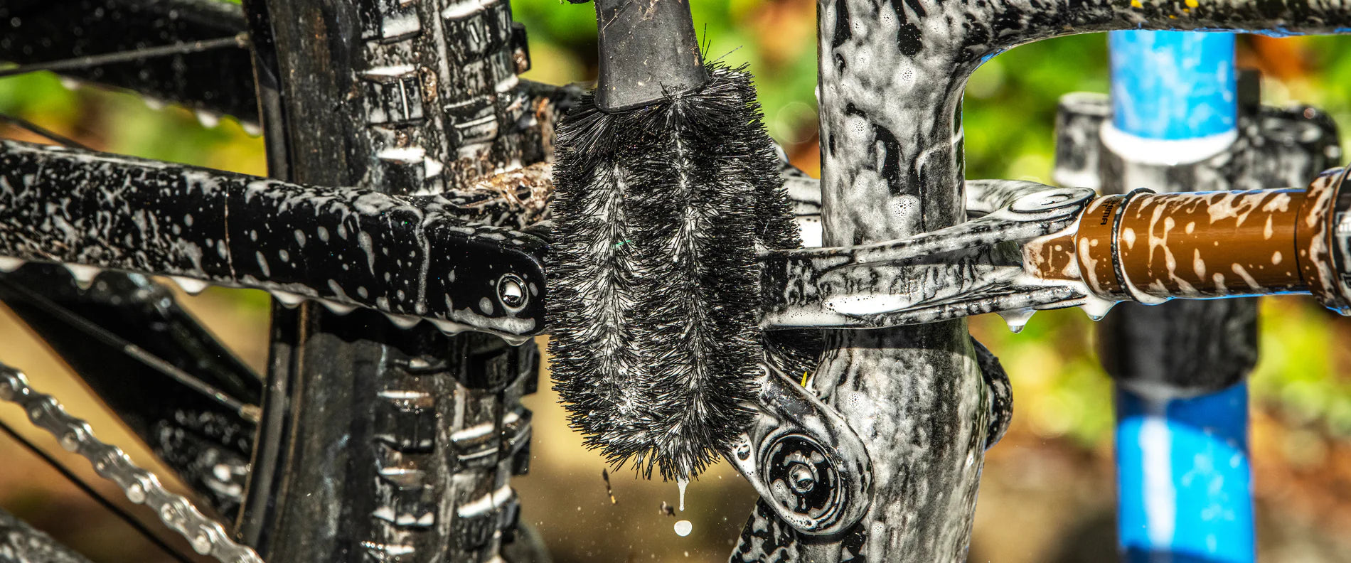 Щетка с двумя зубцами Muc-Off Щетка для чистки с двумя зубцами 500393