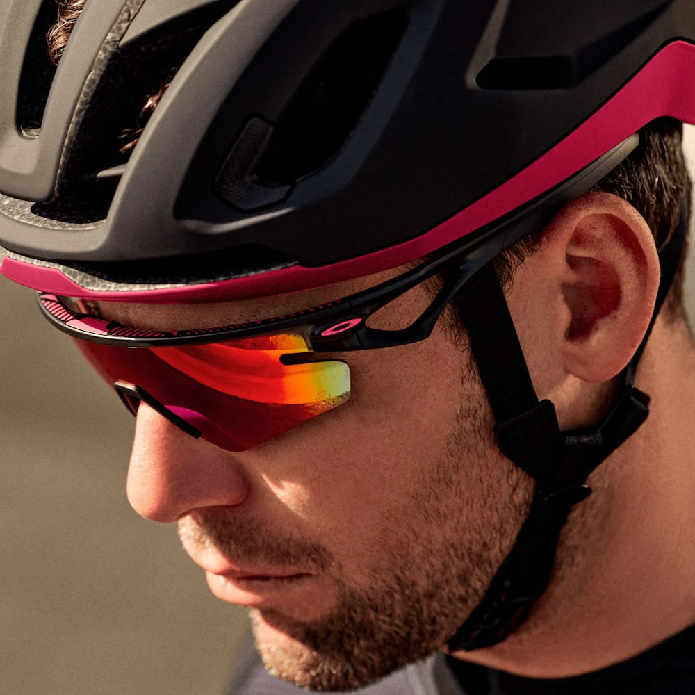 Oakley ARO5 Race Mips BOA Ionic+ Road Bike Helmet 2025 Model FOS901302 02T 24 'Giro D'italia Medium