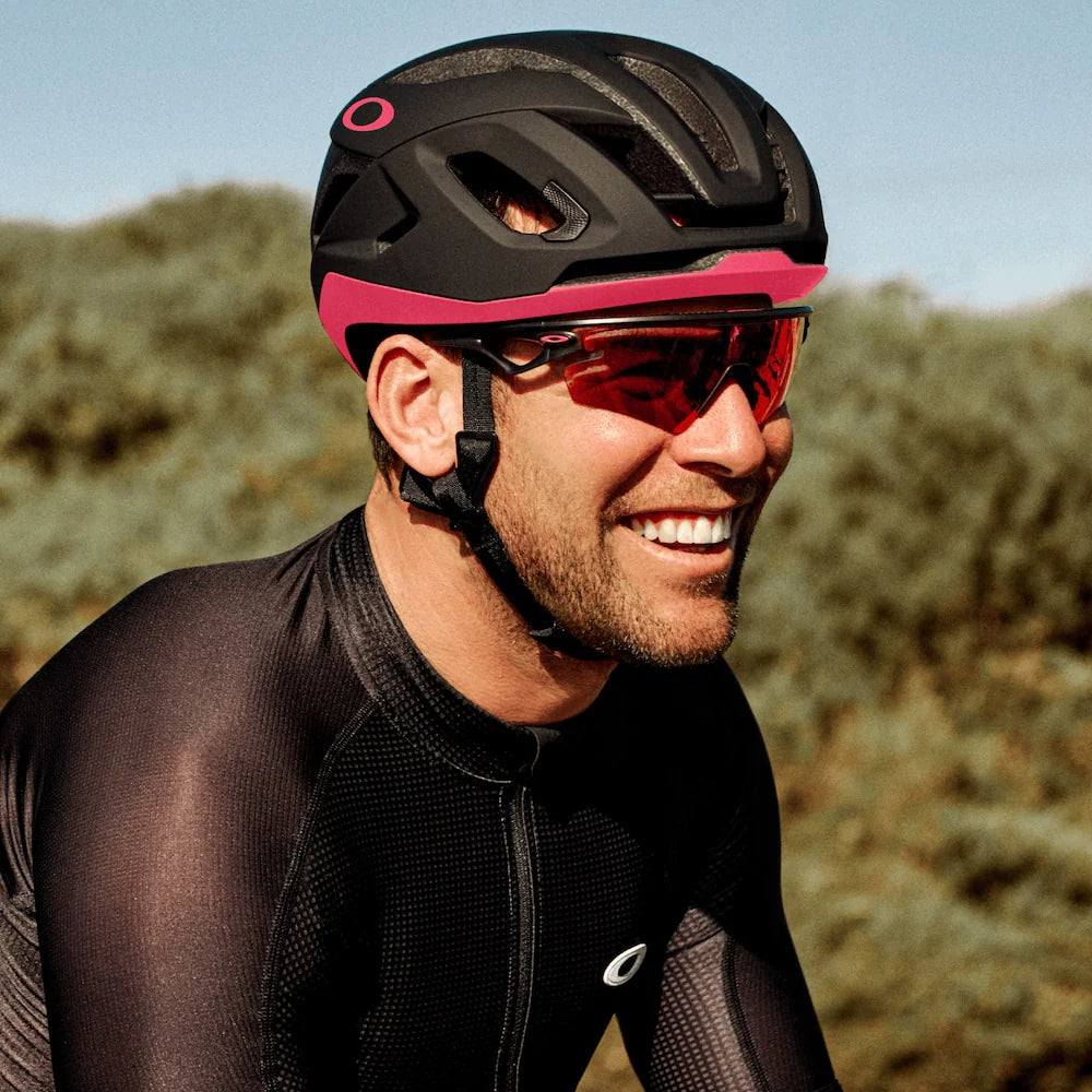 Oakley ARO5 Race Mips BOA Ionic+ Road Bike Helmet 2025 Model FOS901302 02T 24 'Giro D'italia Medium