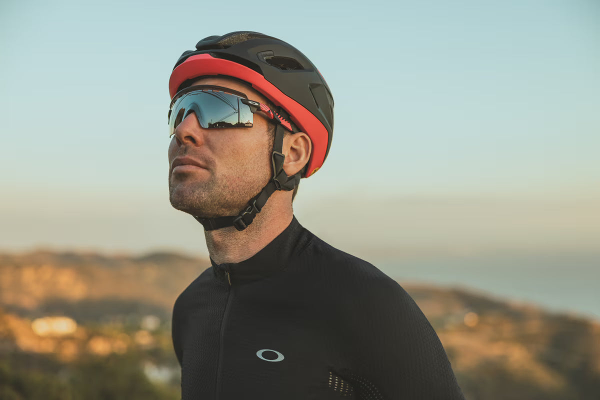 Oakley ARO5 Race Mips BOA Ionic+ Road Bike Helmet 2025 Model FOS901302 02T 24 'Giro D'italia Medium