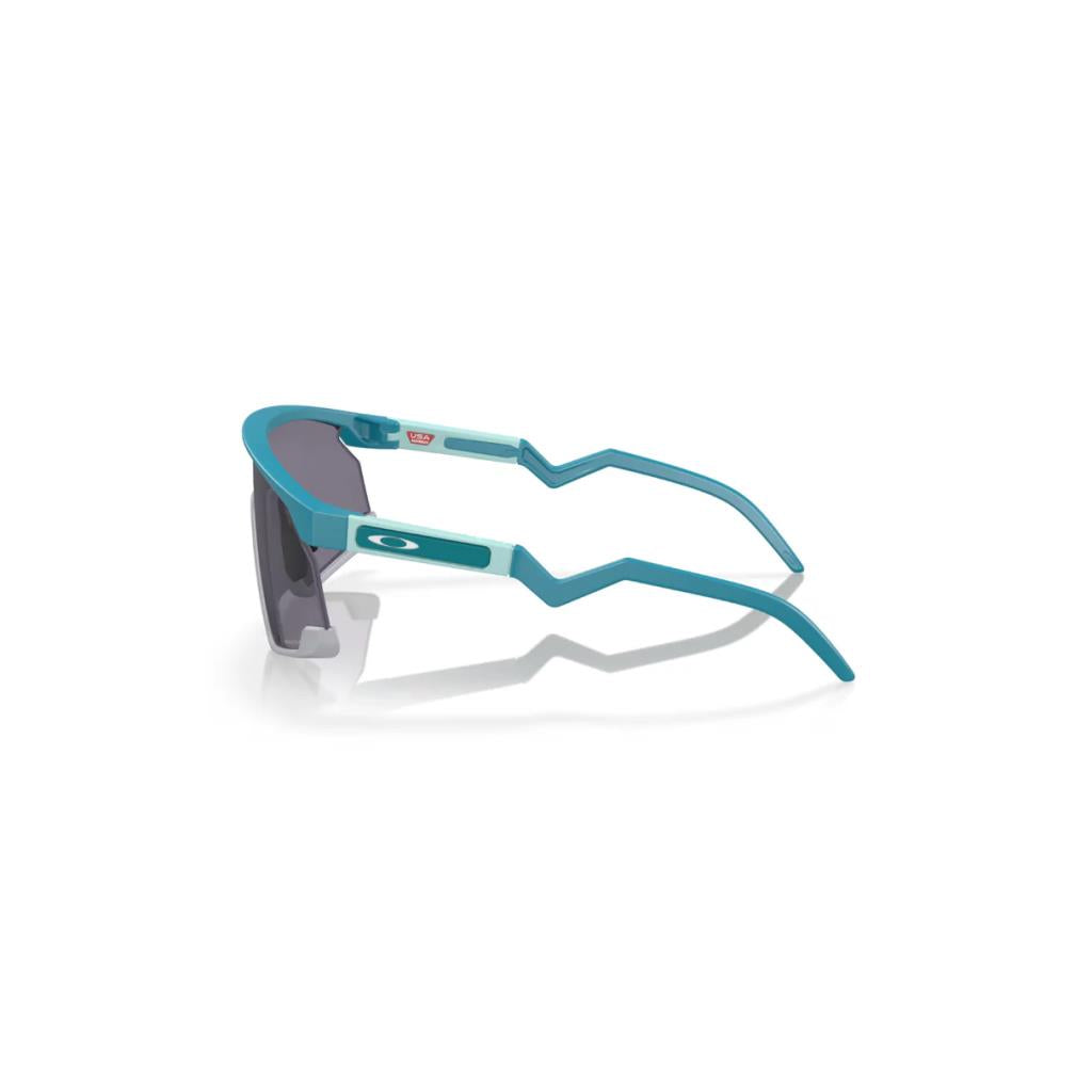 Солнцезащитные очки Oakley BXTR 928009 Матовый бальзам Призма Серые