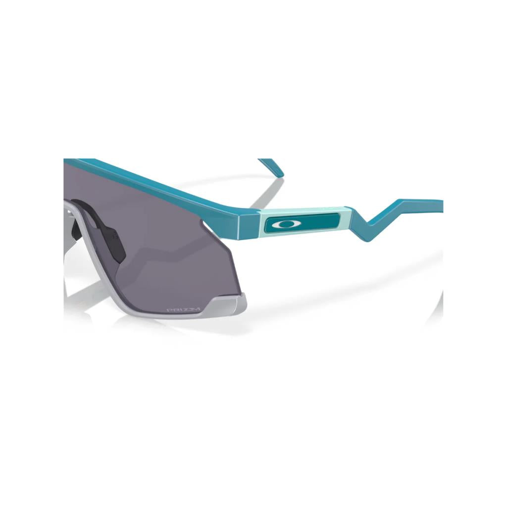 Солнцезащитные очки Oakley BXTR 928009 Матовый бальзам Призма Серые