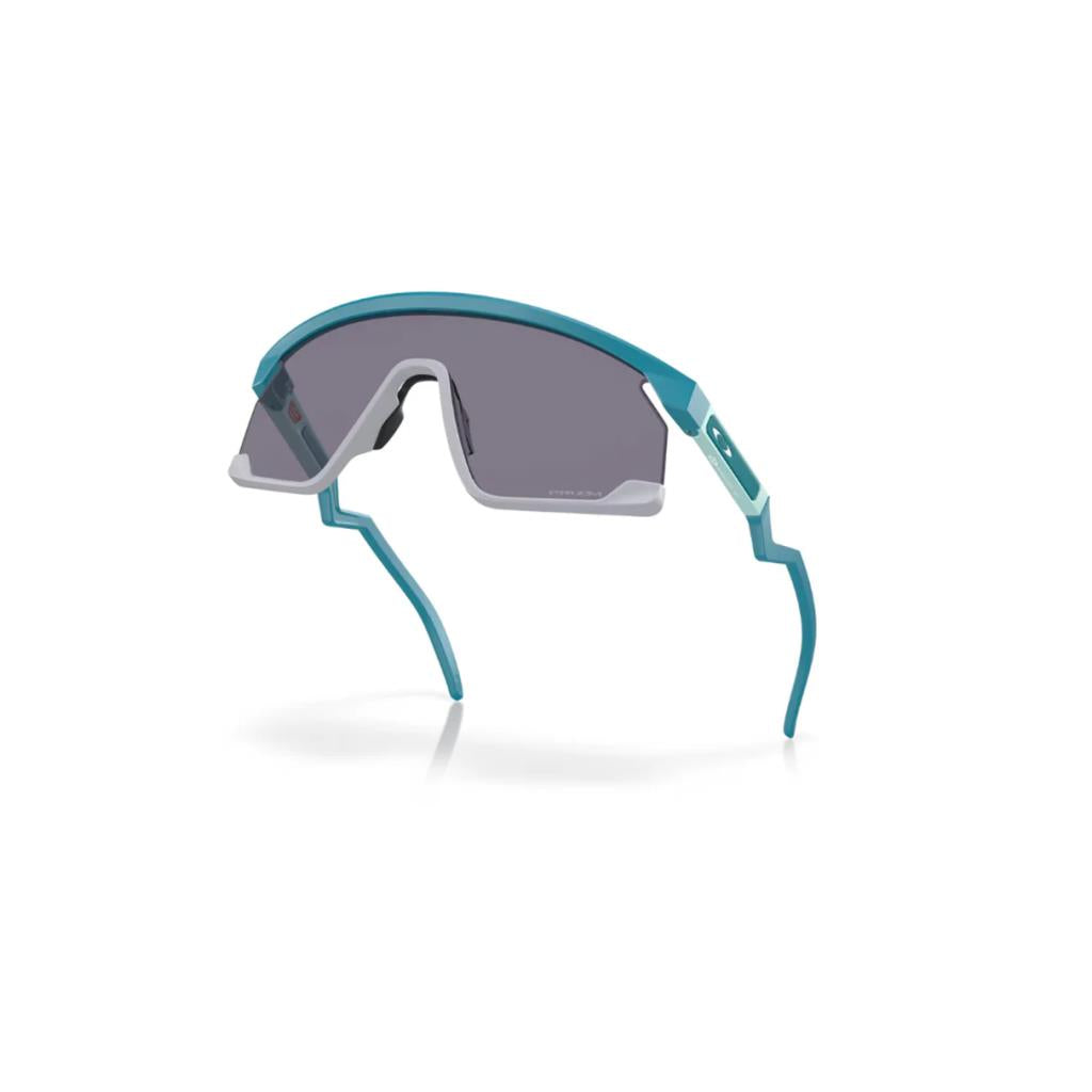 Солнцезащитные очки Oakley BXTR 928009 Матовый бальзам Призма Серые