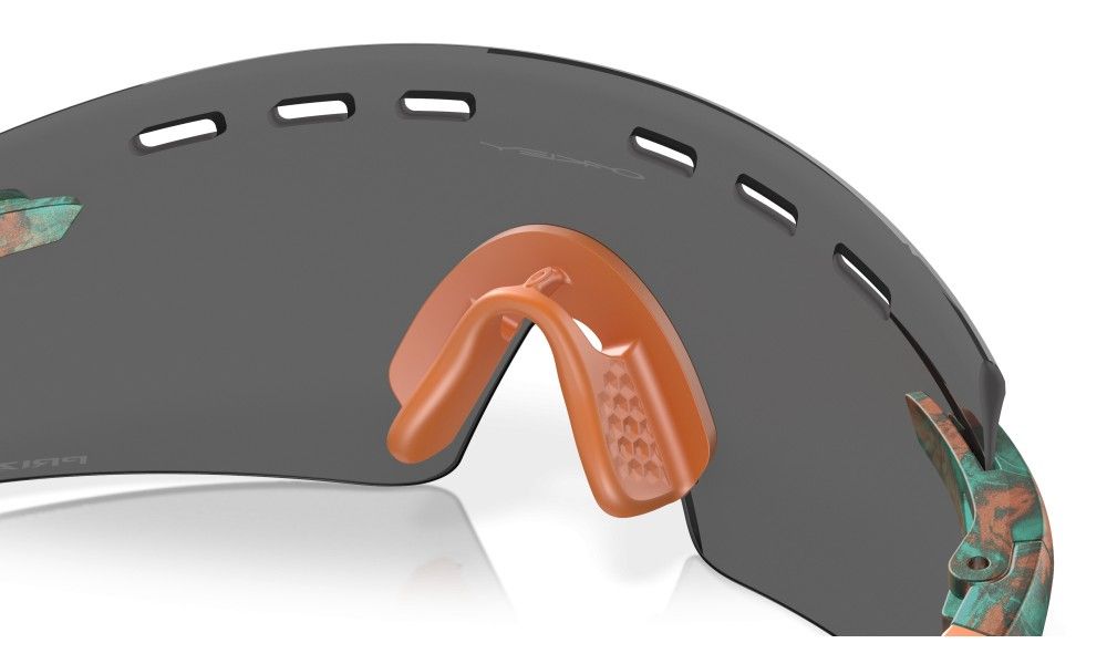 Солнцезащитные очки Oakley Encoder Strike Vented 923515 Матовая медная патина Prizm Черные