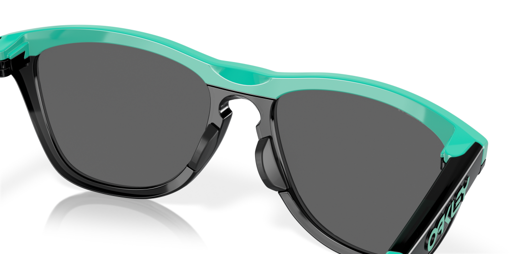 Солнцезащитные очки Oakley FrogSkins Range 928410 Celeste Prizm Черные