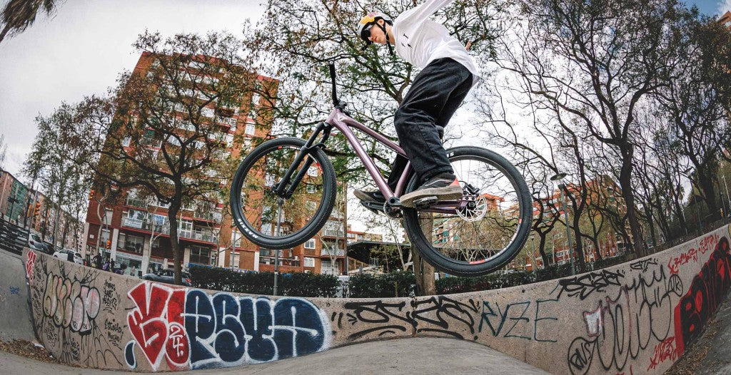 YT Dirtlove CORE 1 AL DirtJump Bisiklet 2026