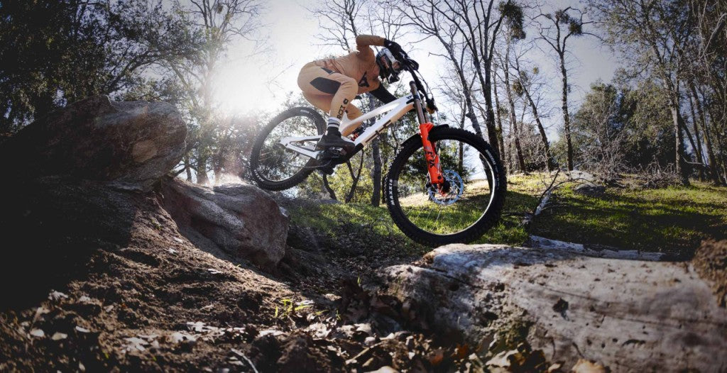 YT Tues MX CORE 4 Karbon Downhill Dağ Bisikleti 2026