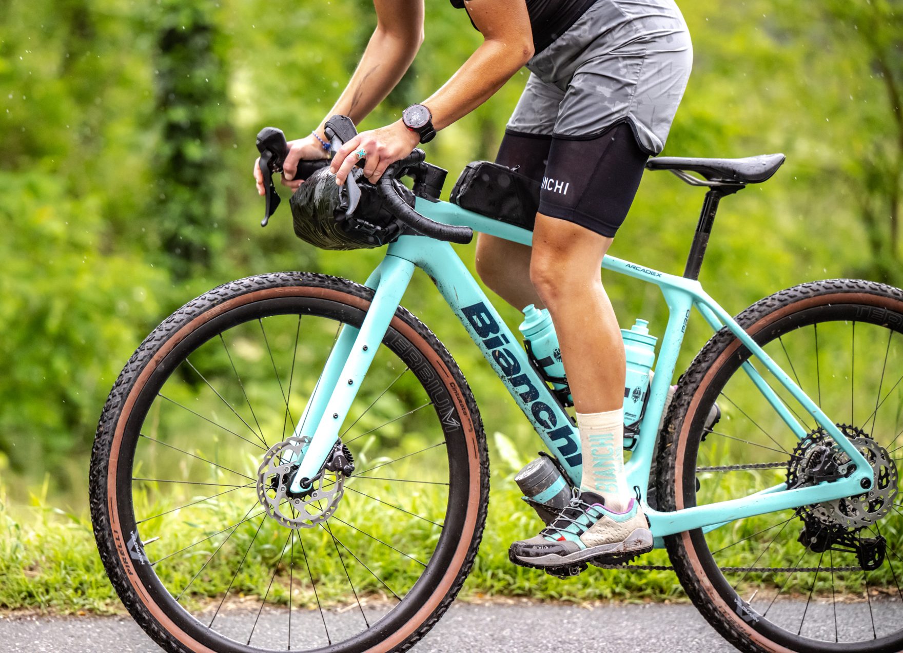 Gravel Bisiklet Nedir? Yol mu Dağ mı Diyenlerin Yeni Favorisi