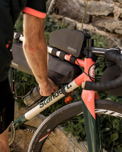Brooks Scape Top Tube Long Kadro Üstü Uzun Çanta 1.5LT Siyah