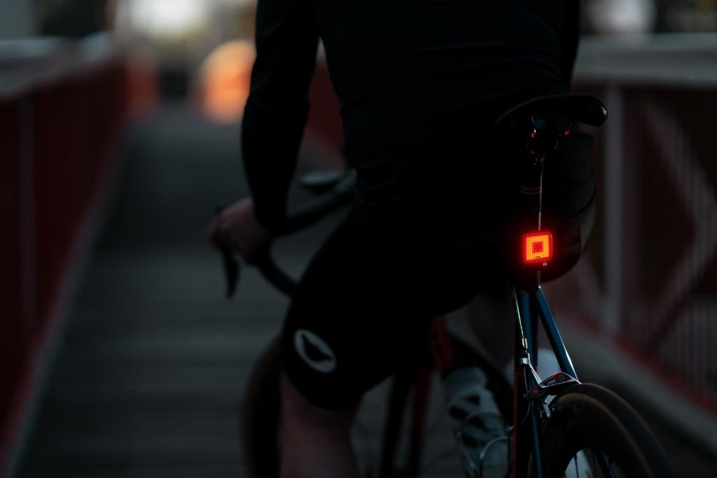 Knog Blinder Square Usb Şarjlı Bisiklet Arka Aydınlatması STP-222