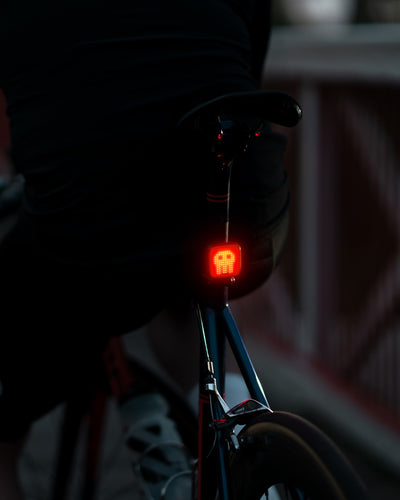 Knog Blinder X Şarlı Arka Stop Lambası STP-225