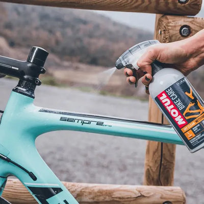 Motul Dry Clean Tour De France Onaylı Kuru Temizleme Spreyi 500ML 111406 - Görsel 4