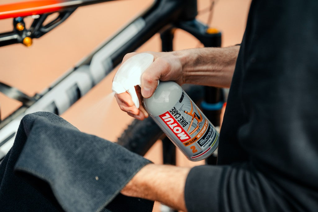 Motul Dry Clean Tour De France Onaylı Kuru Temizleme Spreyi 500ML 111406 - Görsel 5