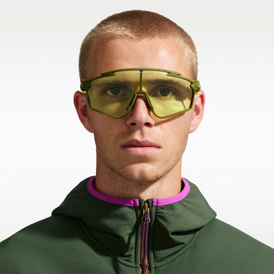Nike ACG Vista Vert E Occhiali da Sole IQ9349X-368 Low Light Volt Matte Olive Flak Faible Tension De Lumiere