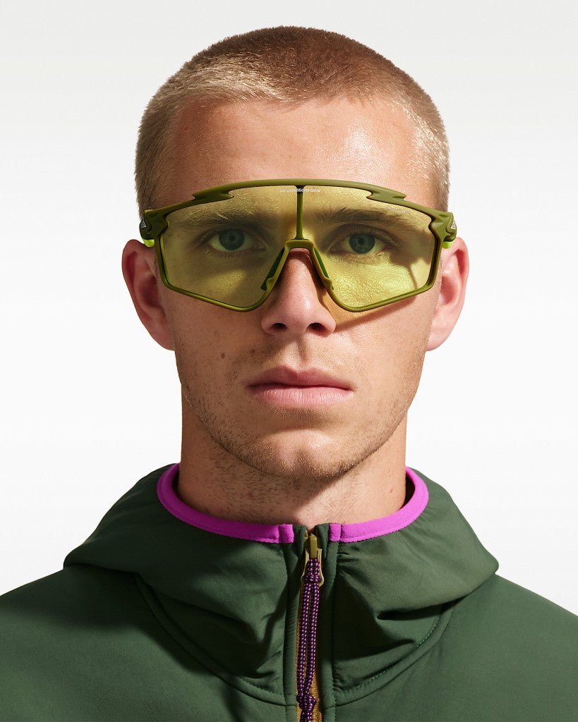 Nike ACG Vista Vert E Occhiali da Sole IQ9349X-368 Low Light Volt Matte Olive Flak Faible Tension De Lumiere