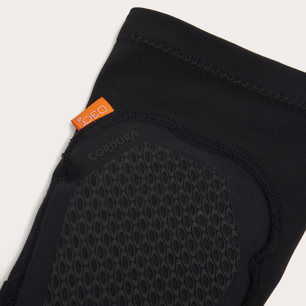 Oakley All Mountain D30 Elbow Guard Protective Elbow Pad Set Large FOS901488 02E Blackout