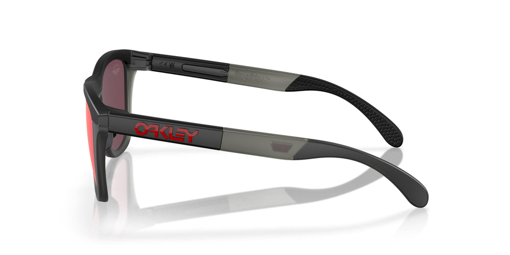 Oakley FrogSkins Range Maverick Vinales Özel Seri Güneş Gözlüğü 928413 Matte Black Matte Grey Smoke Prizm Road