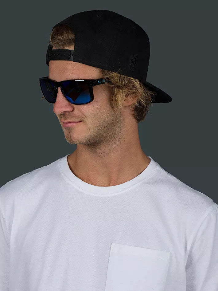 Солнцезащитные очки Oakley Holbrook XL с полированным черным сапфиром Prizm