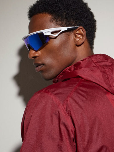 Oakley Sphaera Strike Güneş Gözlüğü 953108 Matte White Prizm Field