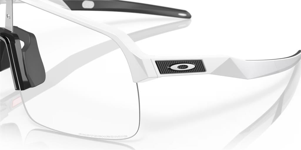 Велосипедные солнцезащитные очки Oakley Sutro Lite матово-белые прозрачные фотохромные