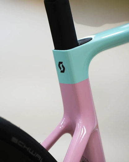 Scott Addict RC 10 Karbon Yol Bisikleti 2026