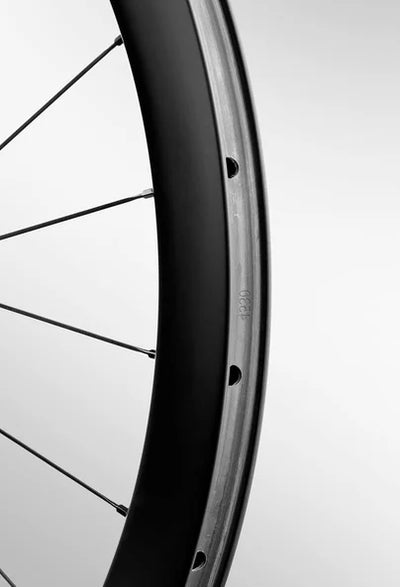 Комплект колес для шоссейного велосипеда URSUS Miura TC47 Carbon с центральным креплением, бескамерные, 12x100/12x142 мм, JNT-805