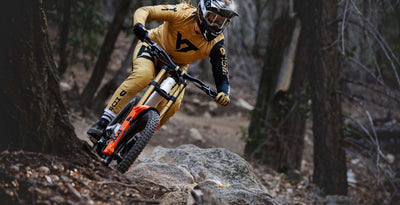 YT Tues MX CORE 4 Karbon Downhill Dağ Bisikleti 2026
