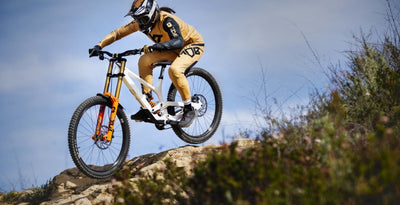 YT Tues MX CORE 4 Karbon Downhill Dağ Bisikleti 2026