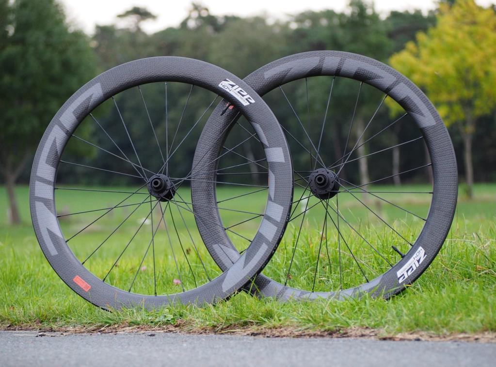 Комплект велосипедных колес Zipp 404 Firecrest Carbon с бескамерными дисками и центральным замком 